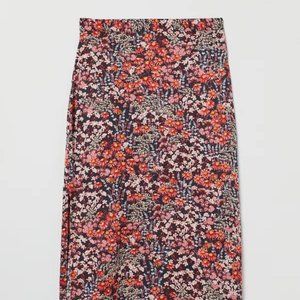 NWT H&M Size Two Blue Floral High Waisted Skirt